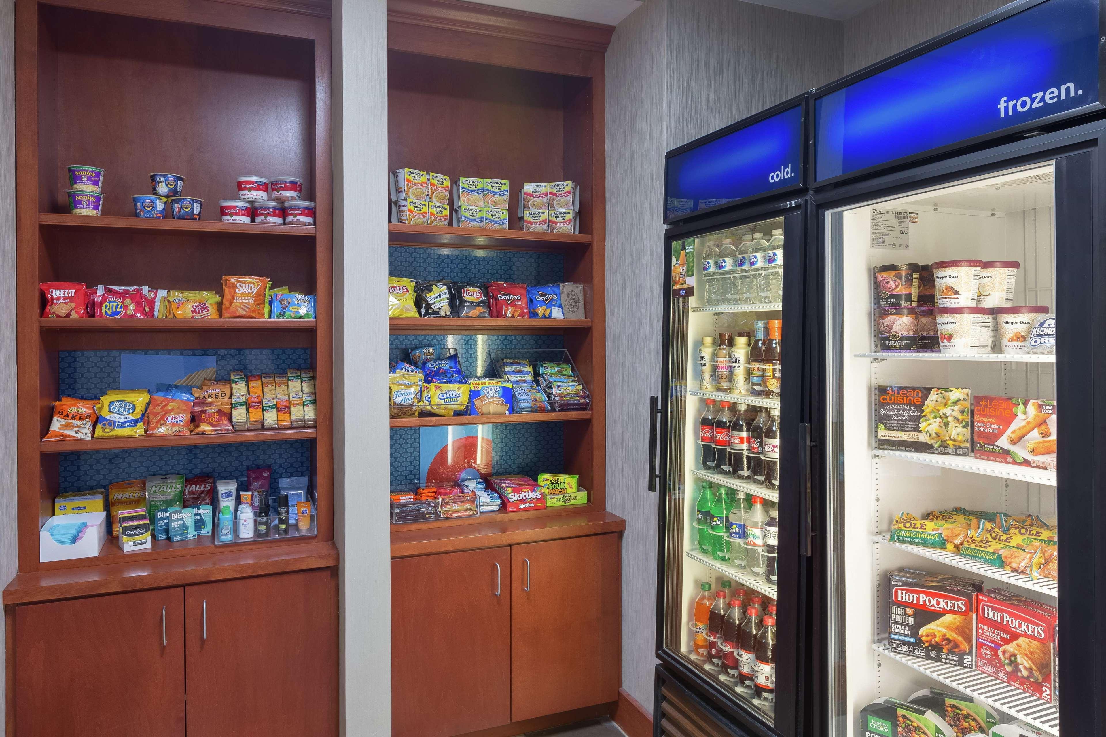 Hampton Inn & Suites Knoxville-Downtown Екстериор снимка