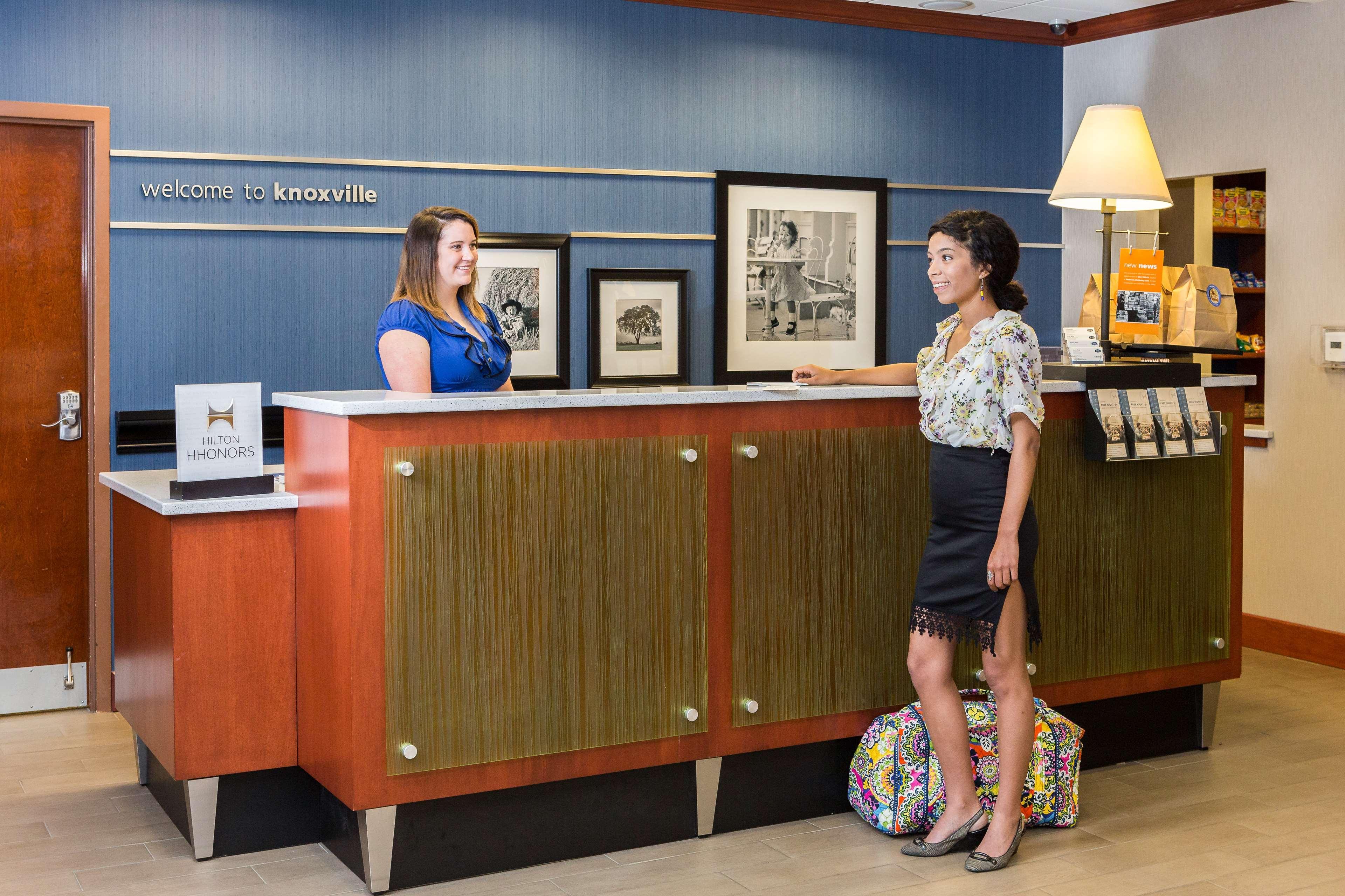 Hampton Inn & Suites Knoxville-Downtown Екстериор снимка
