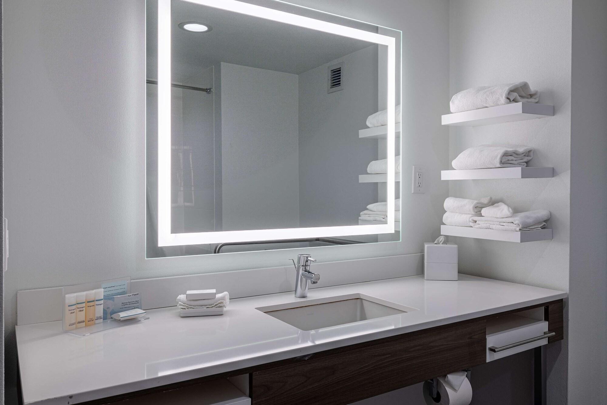 Hampton Inn & Suites Knoxville-Downtown Екстериор снимка